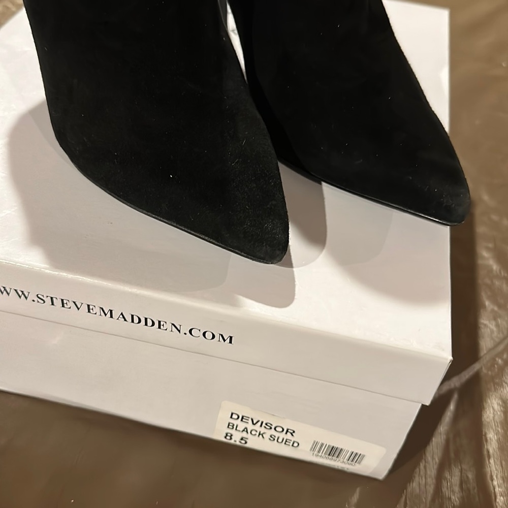 Steve Madden suede ankle boot size 8.5